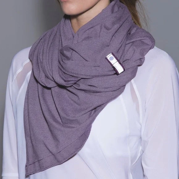 Lululemon Vinyasa Reversible ColorBlock Scarf - Zinfandel Purple/Winter Orchid - Picture 11 of 16